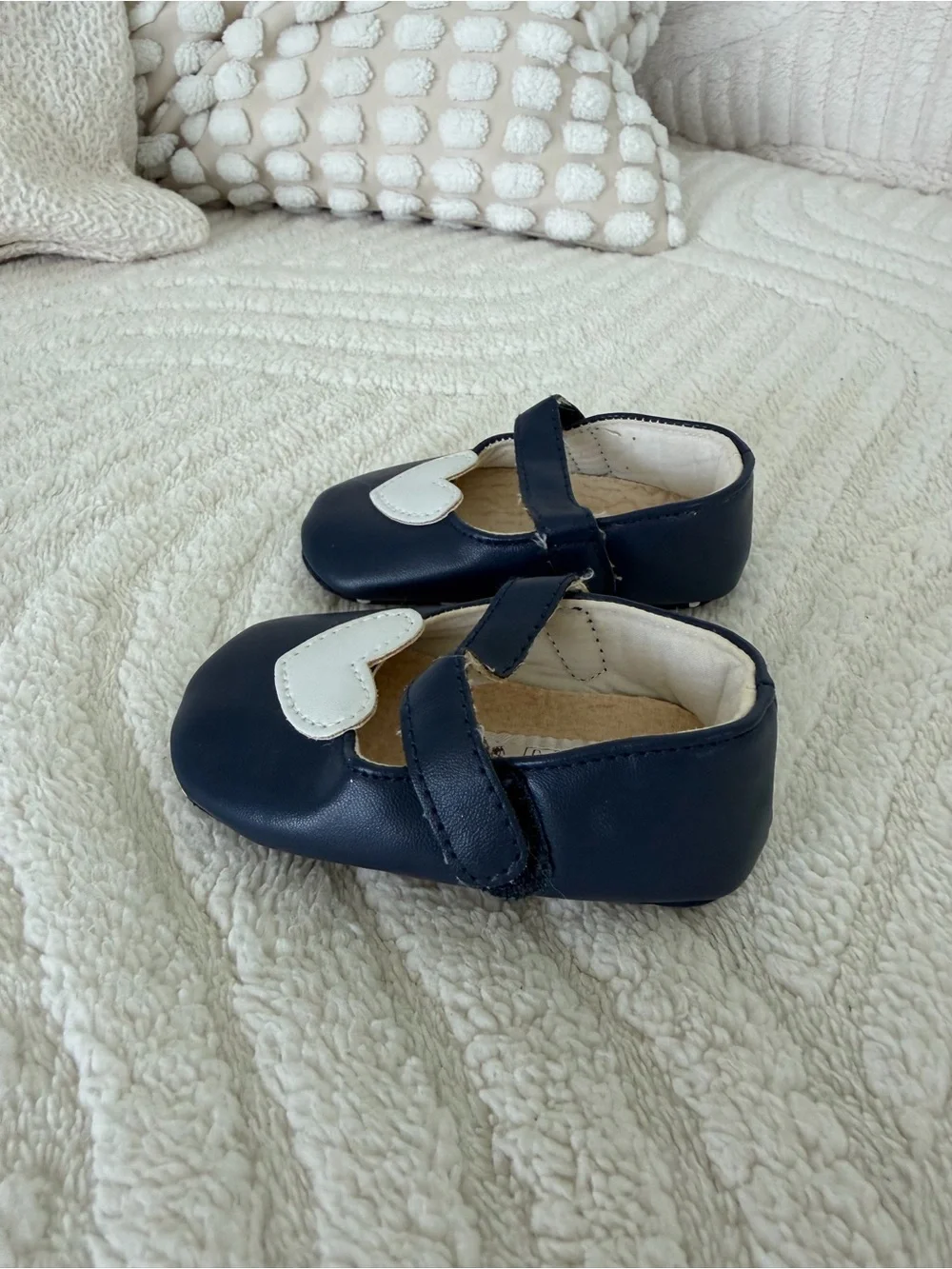 Kids Navy Mary Jane Shoes with White Heart - size 17 Eu- new